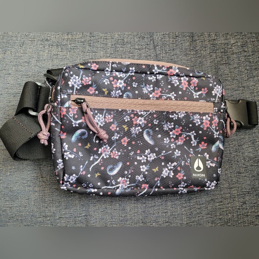 NWOT Nixon Bandit Bag--Flower print